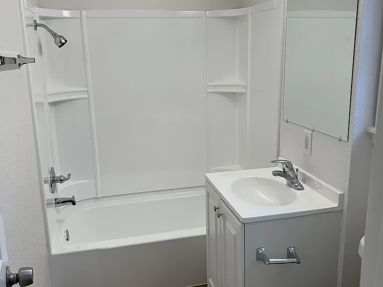 320 S 4th St — Photo 11