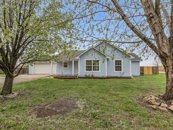 634 Hoover St, Pomona, KS 66076