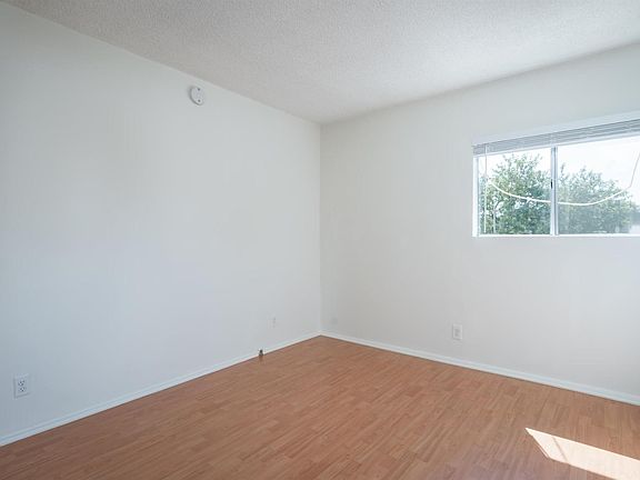 3rd image of 1311 Ocean Park Blvd APT 5