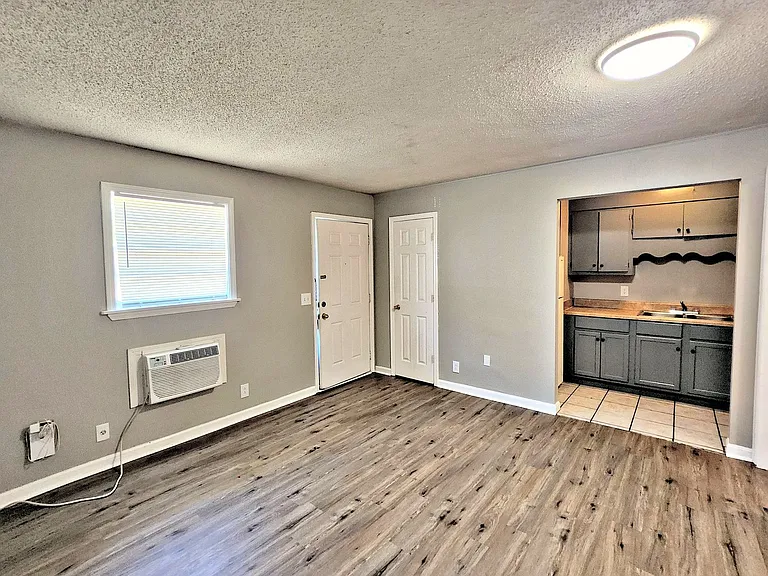 3900 Rucker Cir SW — Photo 3