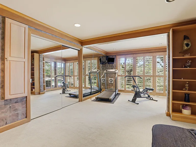 3187 Alexis Dr — Photo 25