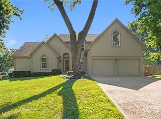 7541 Pawnee St, Prairie Village, KS 66208