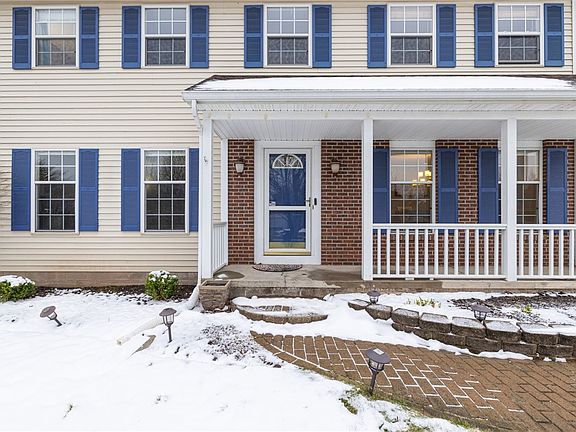 5th image of 65 Barclay Ct