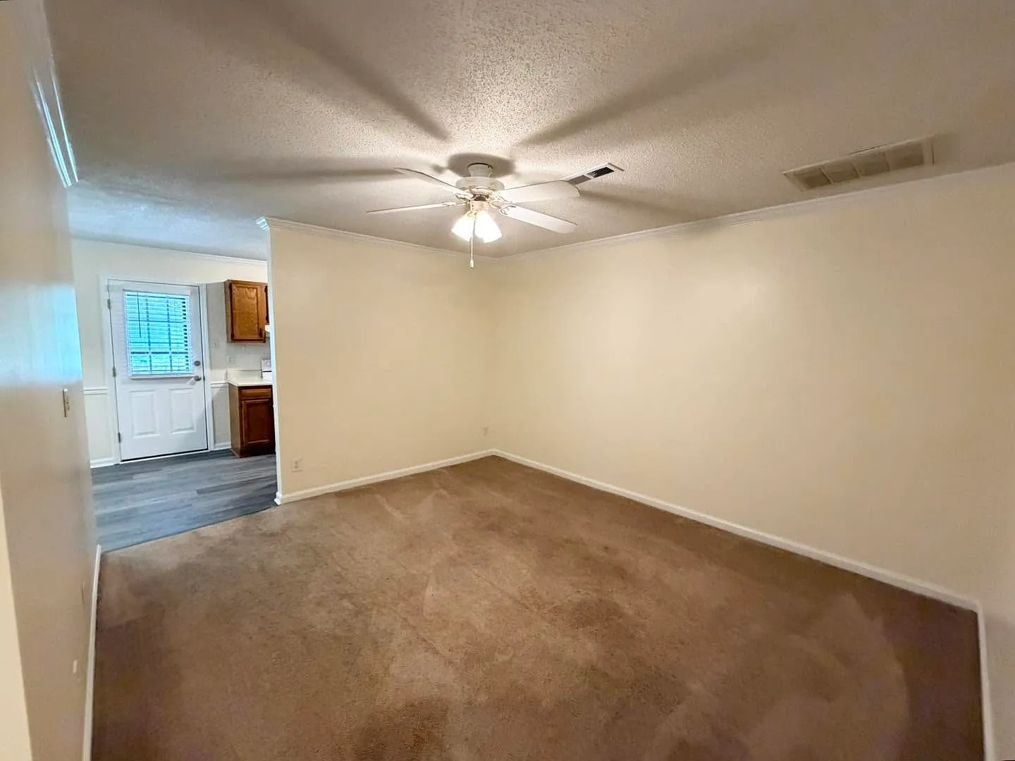 2 bed, 1150 sqft, $1,600 — Photo 4