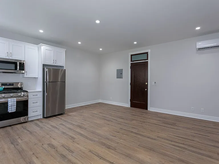 149 S Los Robles Ave — Photo 55