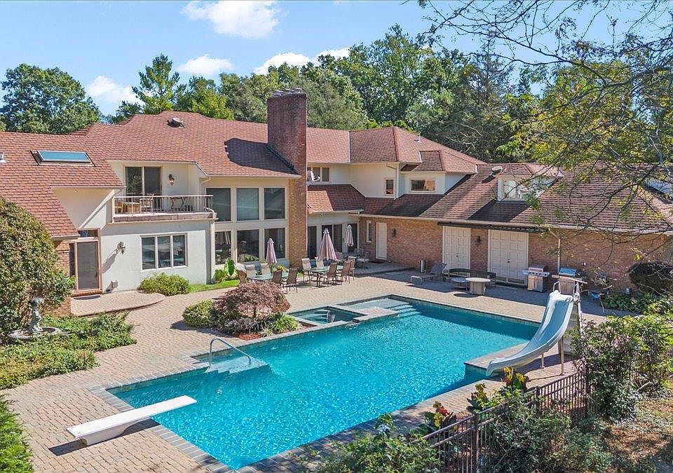 1st image of 12 Ridge Court