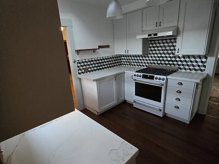 1179 Macarthur Blvd — Photo 10