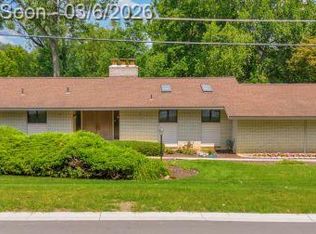 33420 Quaker Valley Rd, Farmington Hills, MI 48331