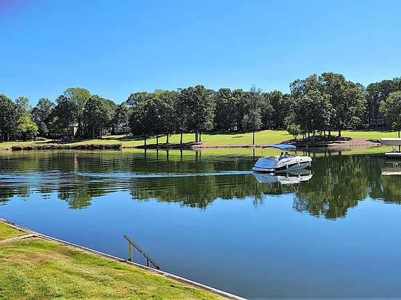 3rd image of 140 Barrington Hall Dr