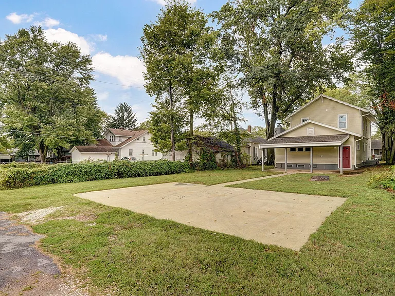 704 E Normal St — Photo 18