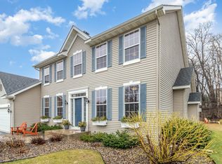 8915 Carriage Hill Rd, Savage, MN 55378