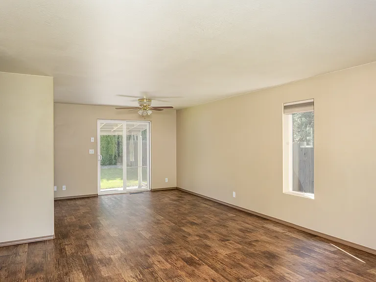 748 NE Mason Rd — Photo 7