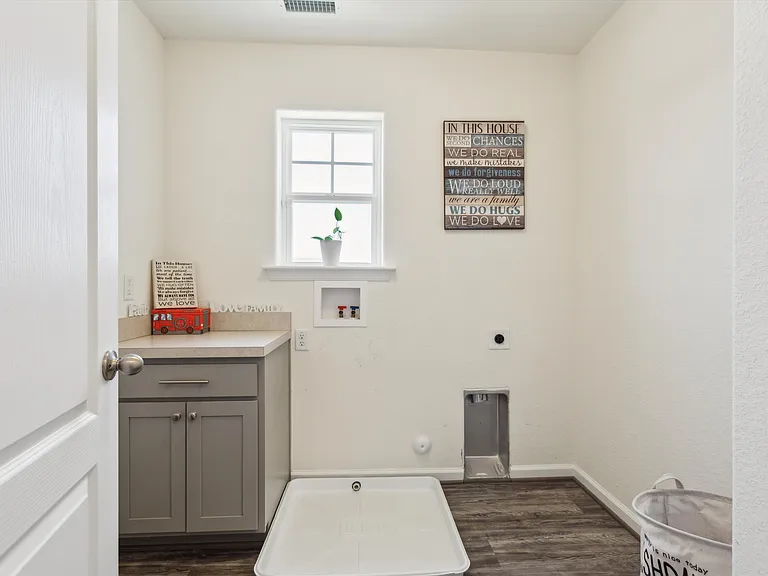 129 Corcoran Ln — Photo 24