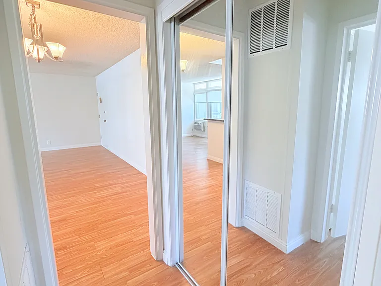 11635 Mayfield Ave #2 — Photo 14