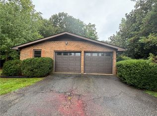 115 Sharon Dr, Central, SC 29630