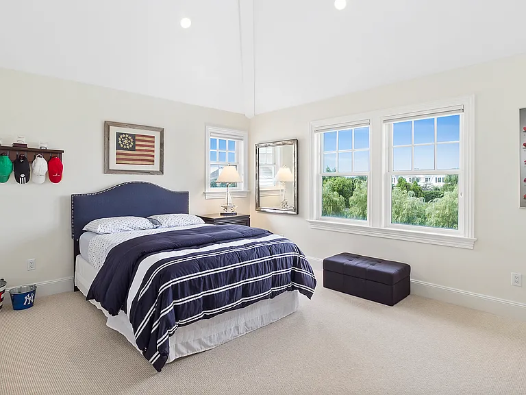 15 Hampton Close — Photo 14