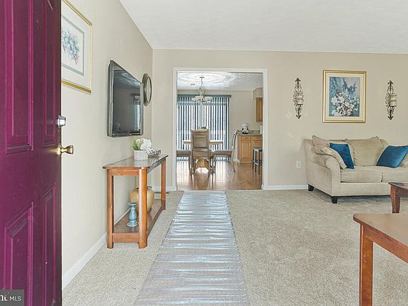 3rd image of 9012 Phyllis Dr