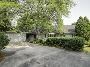 17220 Oak Park Row, Brookfield, WI 53045