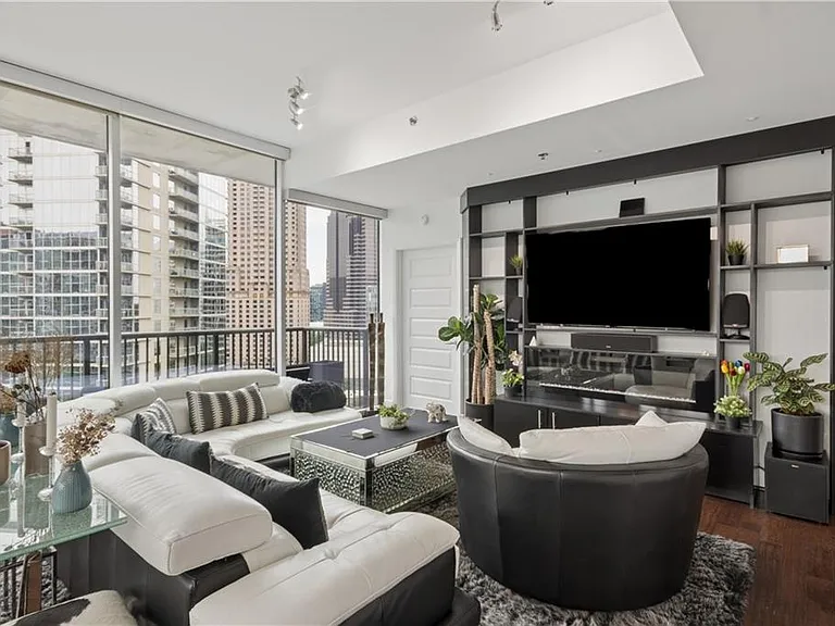 1080 Peachtree St NE #1411 — Photo 12