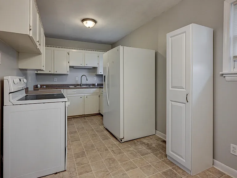1604 S Washington Ter — Photo 12