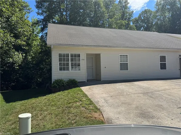 196 Bethania Oaks Cir, Pfafftown, NC 27040