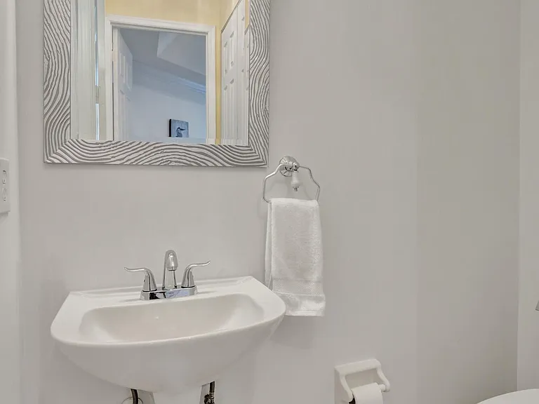 15910 Lindbergh Ln — Photo 23