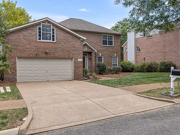 3rd image of 128 Clarendon Cir