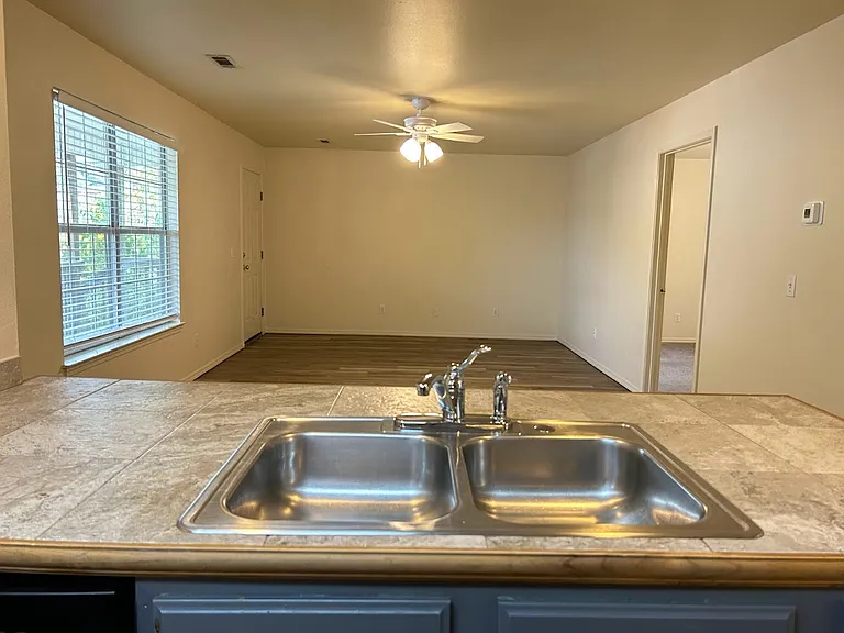 1211 N Oakland Ave #3 — Photo 3
