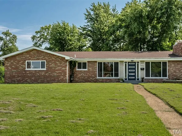 6064 W Cabanne Pl, Saint Louis, MO 63112