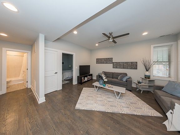4th image of 2630 N Rockwell St #2