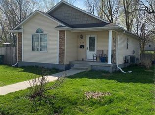 614 W Summit St, Winterset, IA 50273