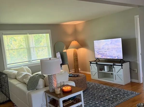 70 Carroll Ave Unit 112, Newport, RI 02840