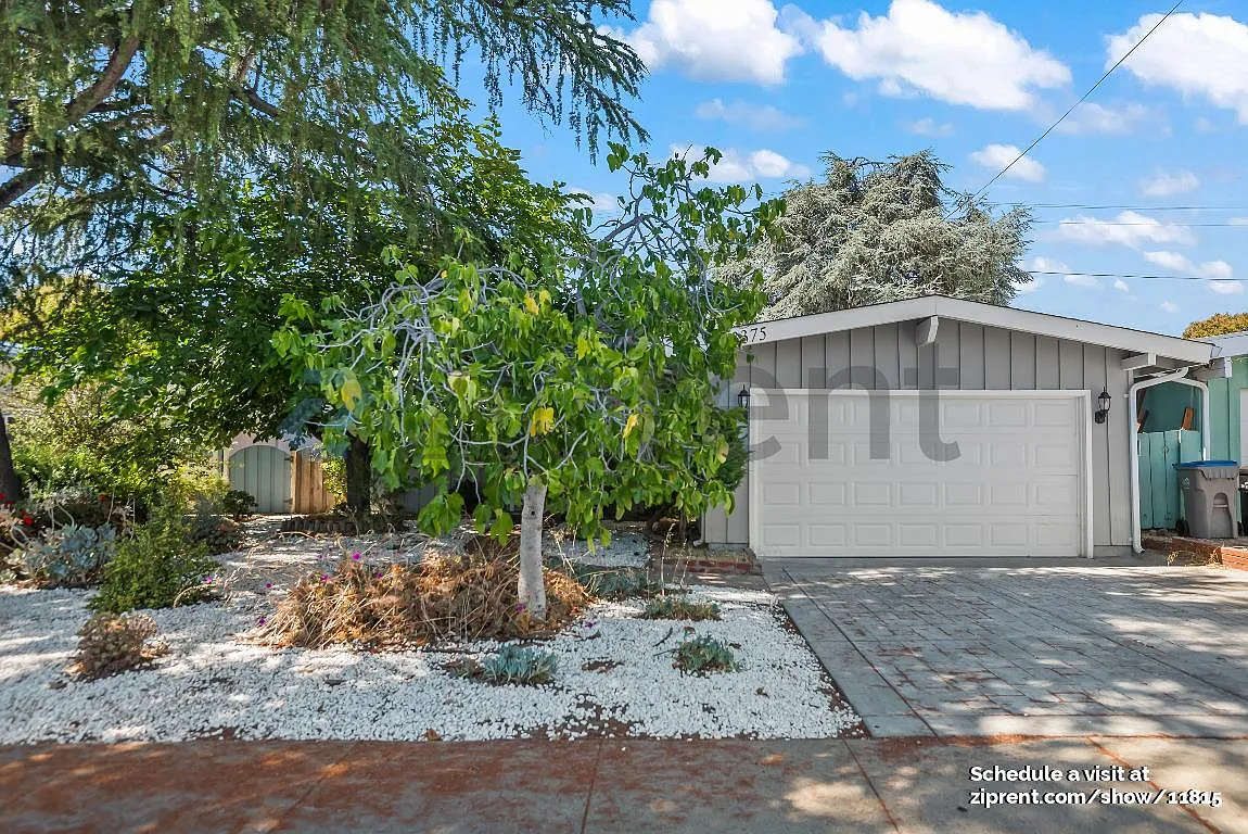 3 bed, 1075 sqft, $4,463 — Photo 2