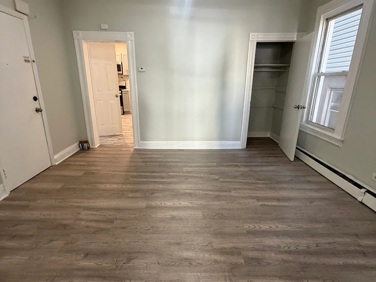 2 bed, 900 sqft, $2,100 — Photo 3