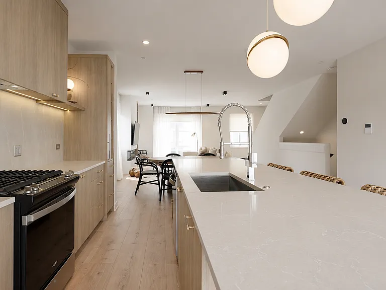 Full Appliance Suite Kitchen