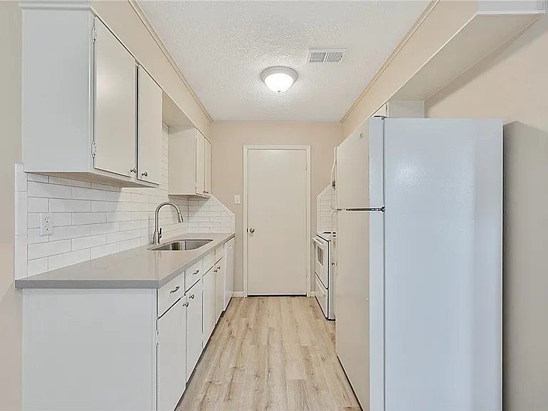 805 San Benito Dr — Photo 3