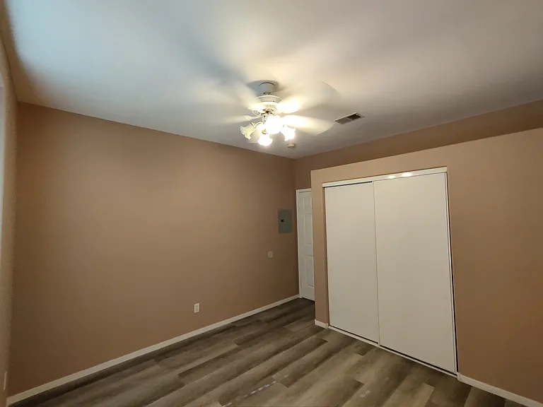 1610 Davilla St — Photo 17