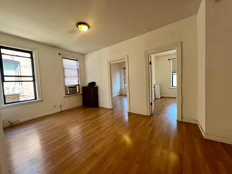 35-25 Crescent St #3R — Photo 1