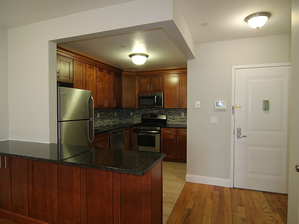 1st image of 20-12 31st St #A2