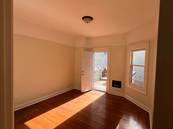 2nd image of 516 Stanyan St APT 3