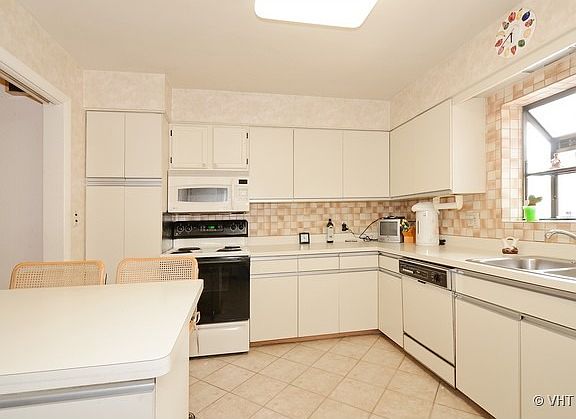3rd image of 9226 Kostner Ave