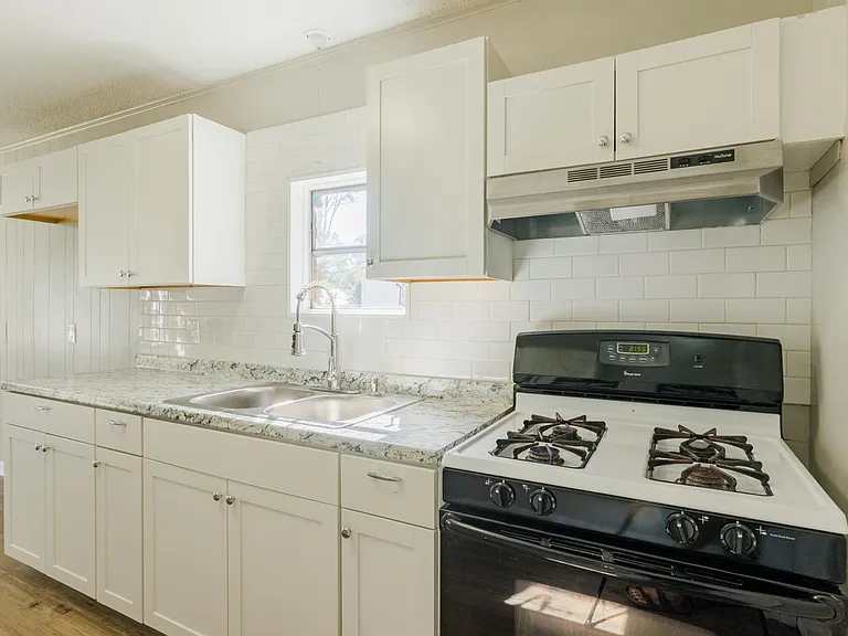 503 Armstrong Ave — Photo 15