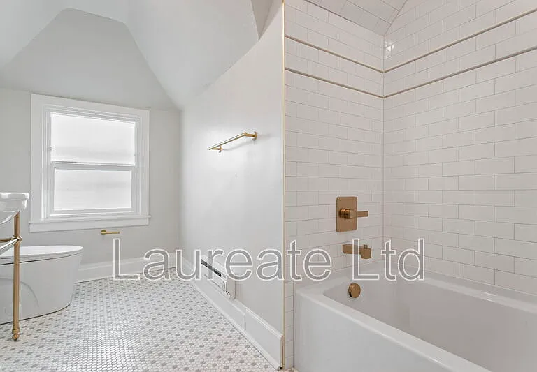 1058 N Pearl St #4 — Photo 15