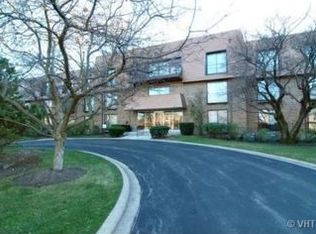 4000 Dundee Rd APT 104-B, Northbrook, IL 60062