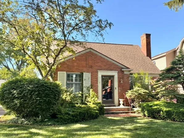 10794 Kingston Ave, Huntington Woods, MI 48070