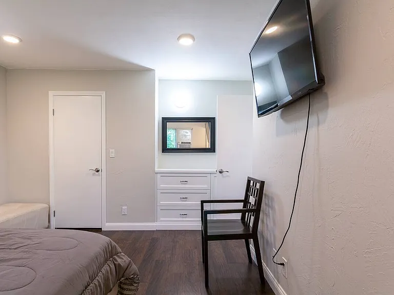 4800 Williamsburg Ln #233 — Photo 5
