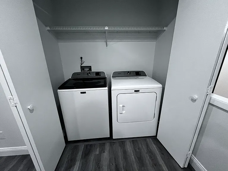 424 Newton Pl — Photo 3