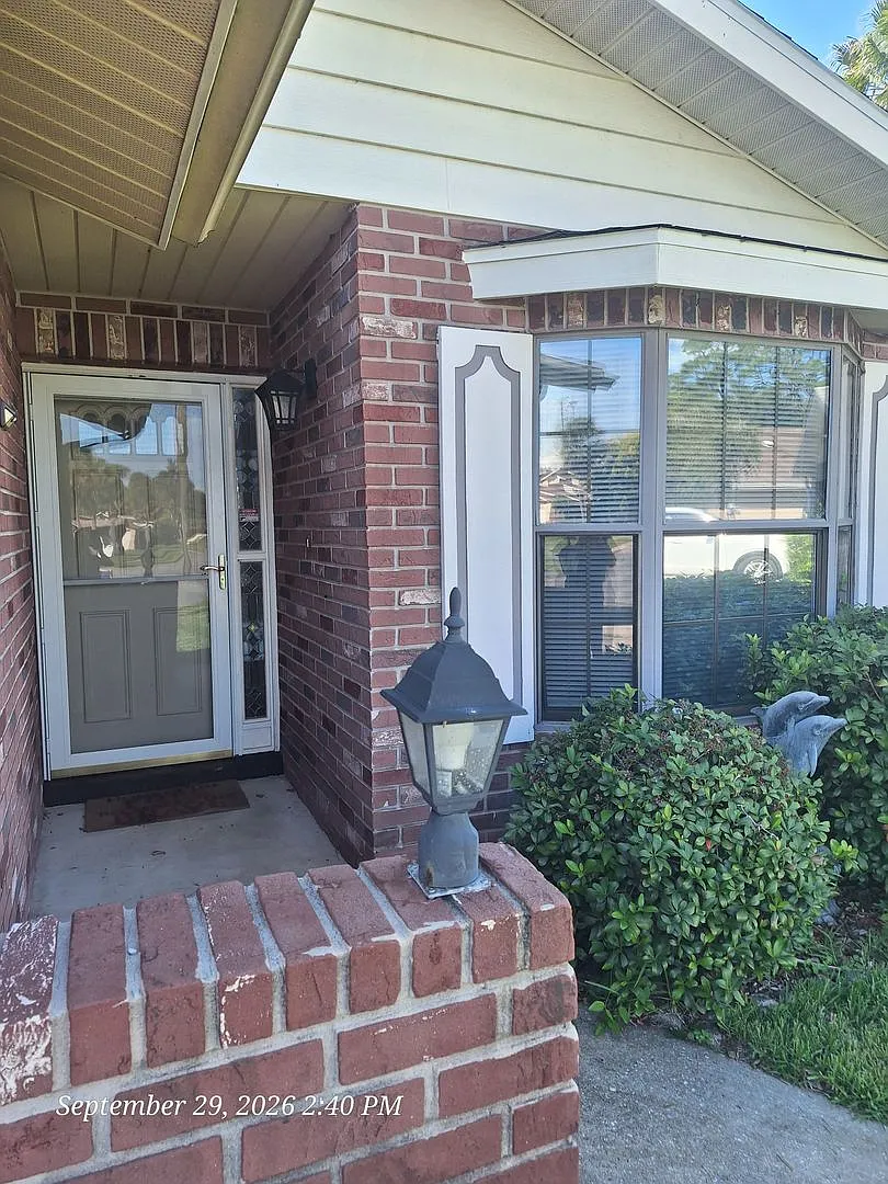 2BR 2BA 1 car garage Duplex with 2 porches — Photo 2