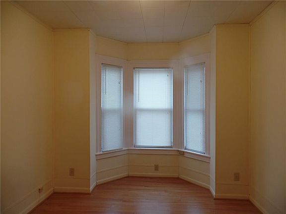 3rd image of 15-17 Seeley St