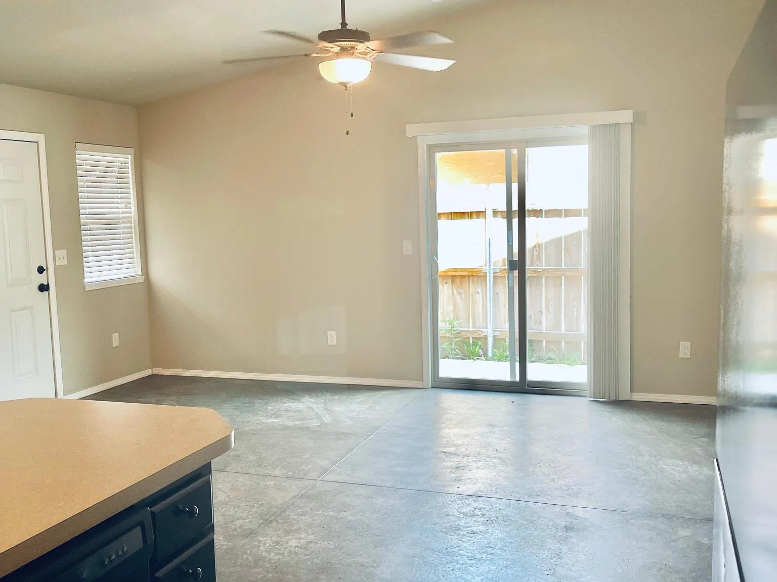 514 W Meadow Creek Cir — Photo 4